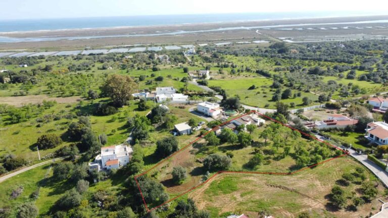 Two Houses to Restore with Sea View, Moncarapacho
