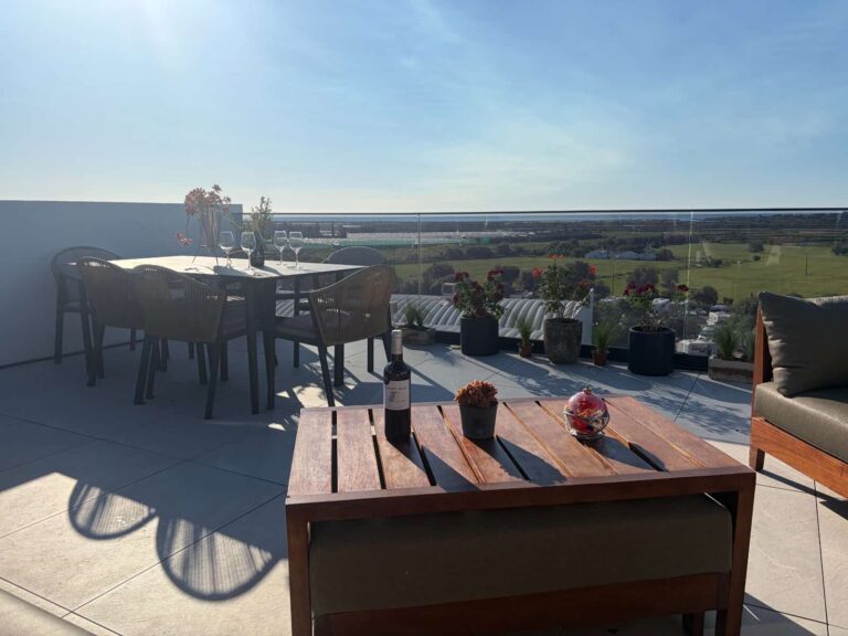Three-Bedroom Apartment with Private Terrace, Jacuzzi and Sea View, Tavira
