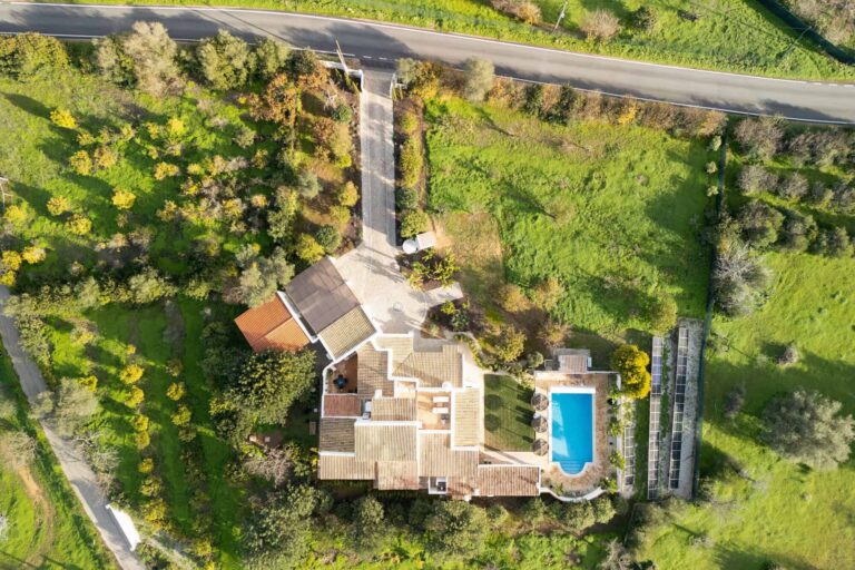 Casa Branca: Fully Renovated Luxury Villa with Pool and Orchard near Fuseta