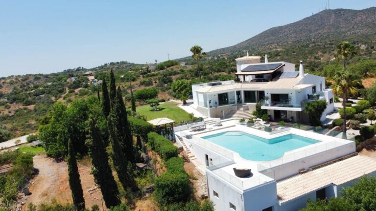 Exceptional South-Facing Villa with Panoramic Sea and Mountain Views, Moncarapacho