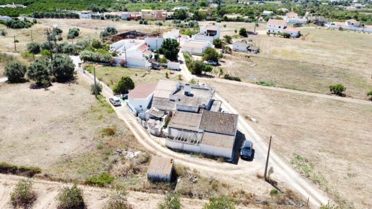 Detached Four-Bedroom Villa with Large Plot near Tavira, Bernardinheiro